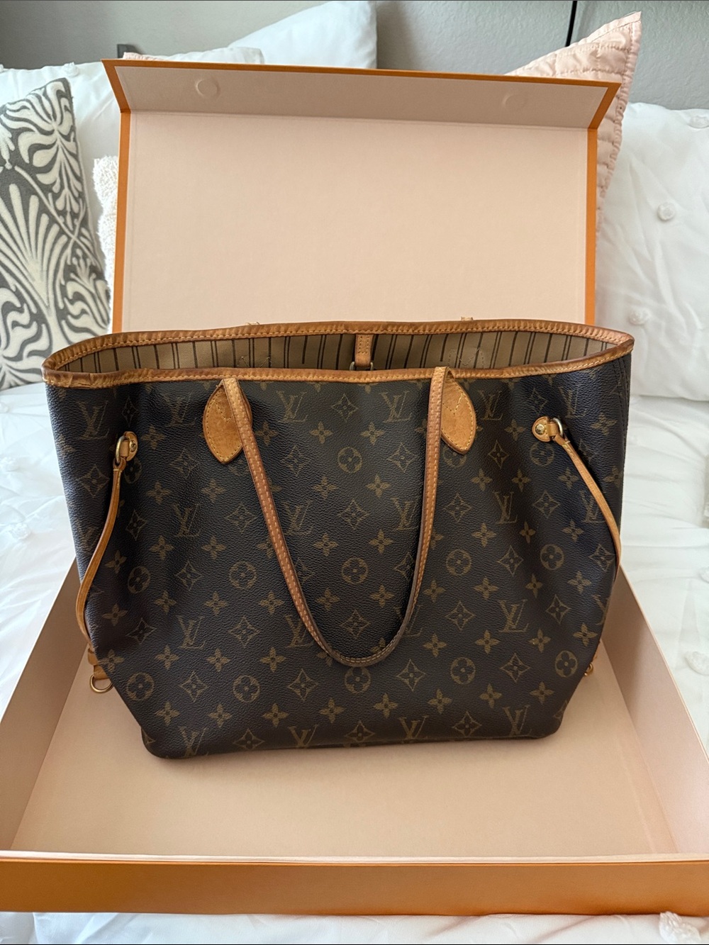 Louis Vuitton Neverfull MM Monogram Canvas Tote
